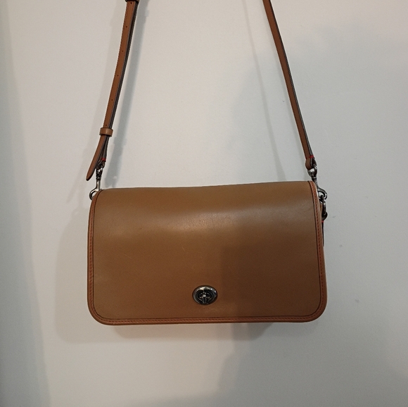 Coach, EUC, Women's,Crossbody Bag, Kiss-Lock Closure,Color Tan "Limited Edition" - Picture 2 of 16